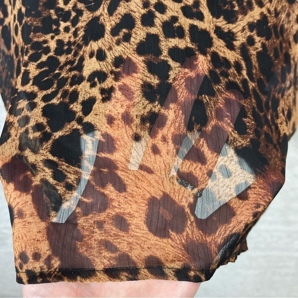 AVA JAMES Animal Print Mobwife Blouse Top Size Medium Pewter Buttons - Picture 8 of 13